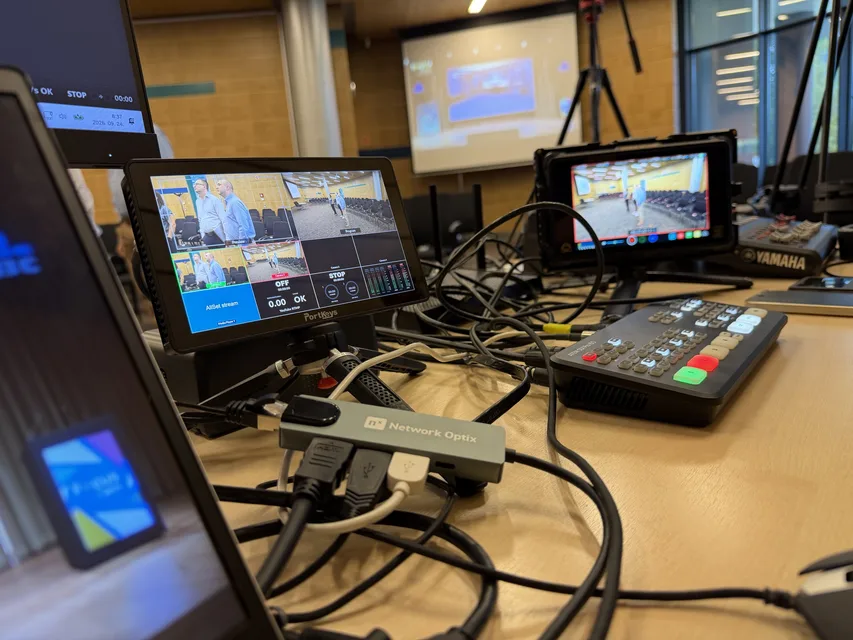 Stream-monitor AllSet stream felirattal a helyszíni technikán